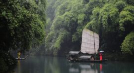 Rio Yangtze Con Barcos