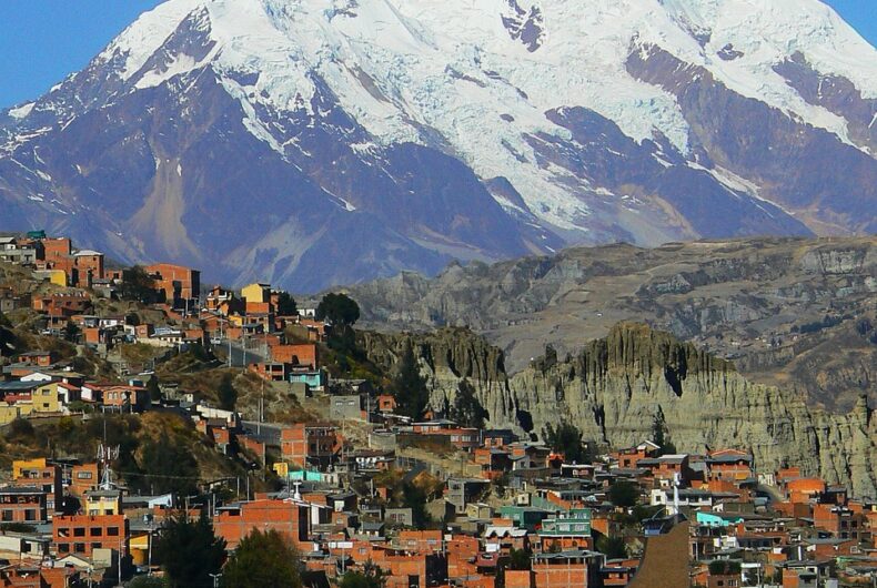 Capital De Bolivia Con Andes De Fondo